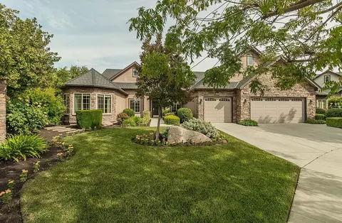 1707 N Karen Ave, Clovis, CA 93619