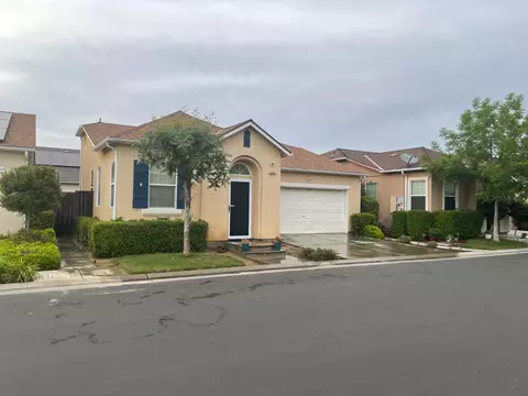 5603 N Avocado Ln, Fresno, CA 93711