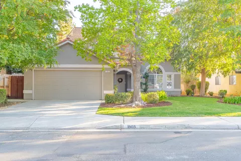 1803 E Pryor Dr, Fresno, CA 93720