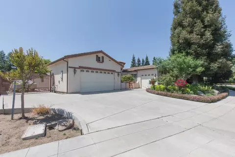 1490 N Dewitt Ave, Clovis, CA 93619