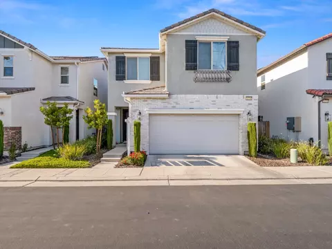 1370 E Via Dorata Way, Fresno, CA 93730
