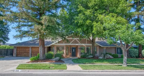 868 E Salem Ave, Fresno, CA 93720