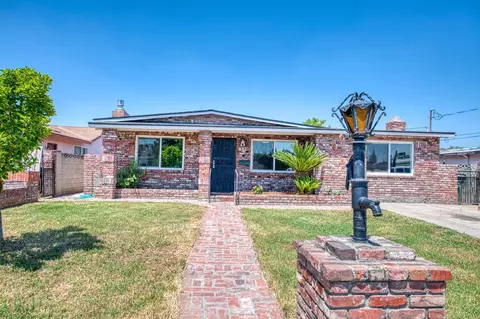 831 Roosevelt St, Kingsburg, CA 93631