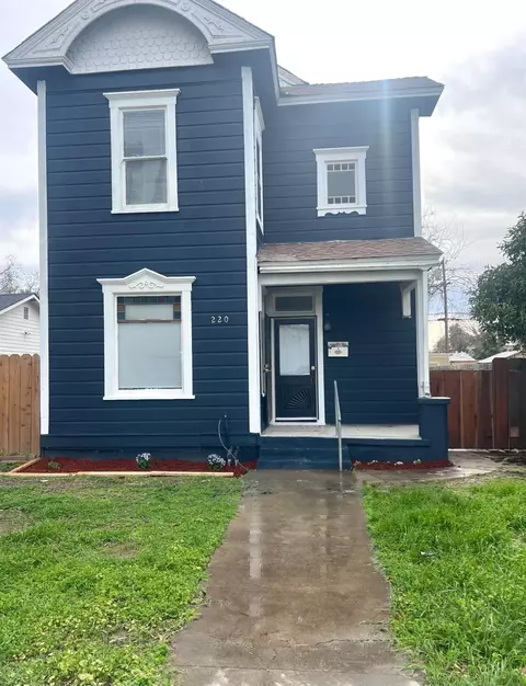 220 S K, Madera, CA 93637 photo 1