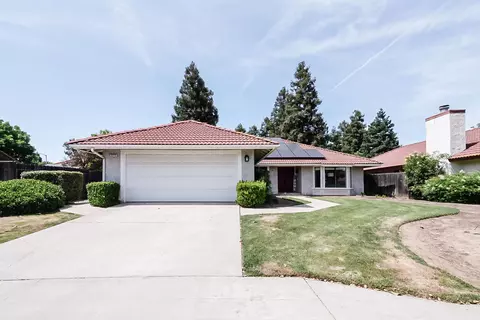 2445 Scott Ave, Clovis, CA 93611