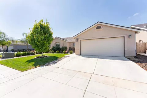 13375 Peach St, Parlier, CA 93648
