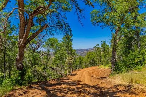 1 Sesame St, Coarsegold, CA 93614