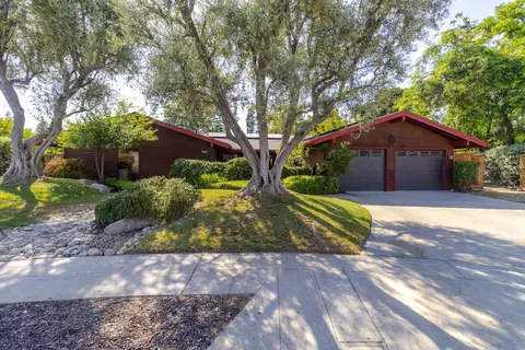 8829 N 6th St, Fresno, CA 93720