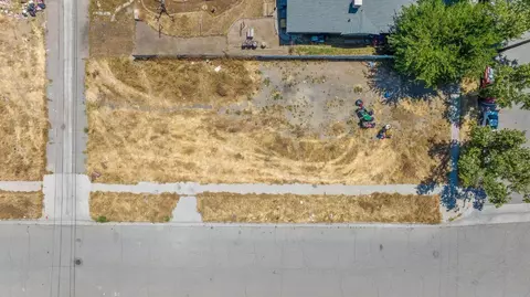 162 E St, Fresno, CA 93706