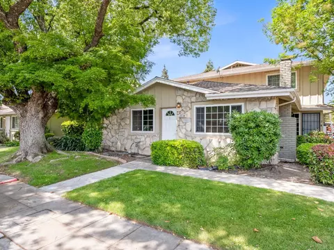 2204 Peach Ave #1, Clovis, CA 93612