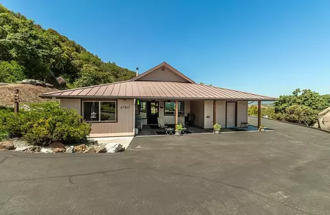 47907 Golden Rock Dr, Oakhurst, CA 93644