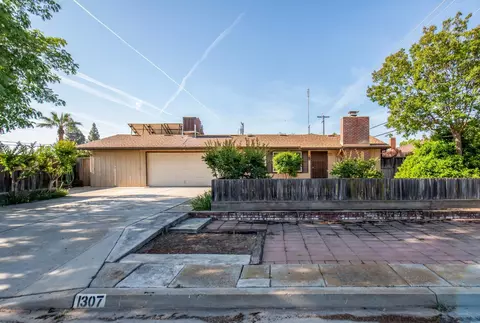 1307 E Portals Ave, Fresno, CA 93710