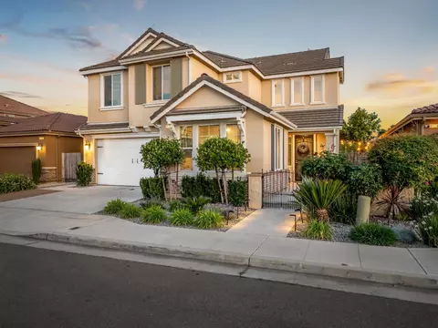 3546 Mecca Ave, Clovis, CA 93619