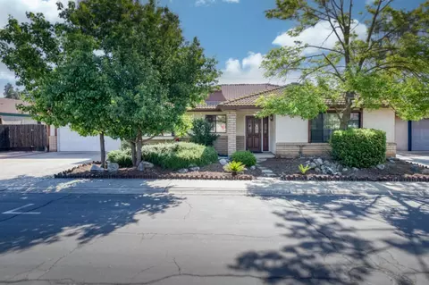 7664 N Gearhart Ave, Fresno, CA 93720