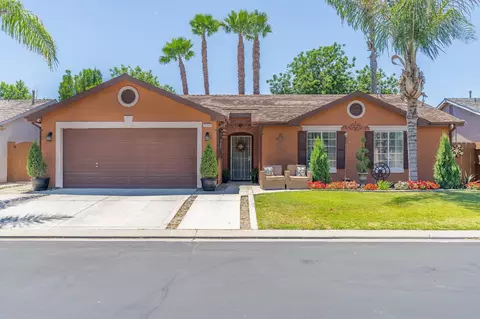 5266 E Harvest Ln, Fresno, CA 93725