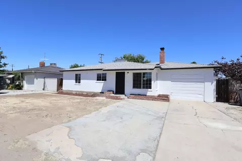 445 Shaw Ave, Clovis, CA 93612