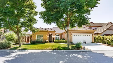 4575 N Emerald Peak Dr, Clovis, CA 93619
