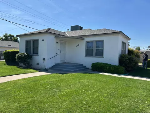 1902 Riverside St, Kingsburg, CA 93631