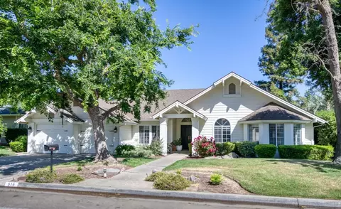 516 E Braddock Dr, Fresno, CA 93720