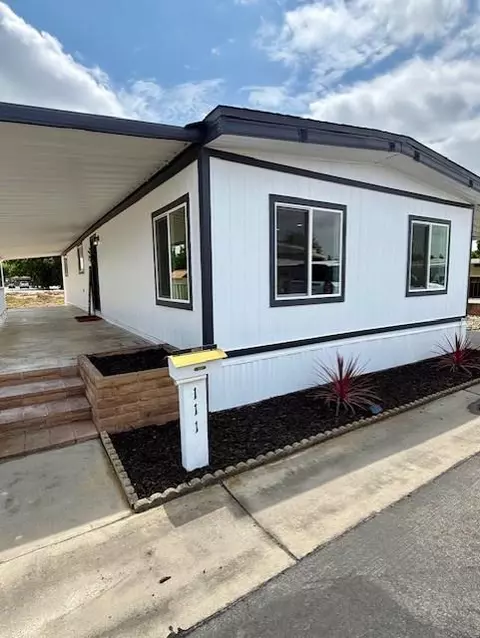 225 N Akers #111, Visalia, CA 93291