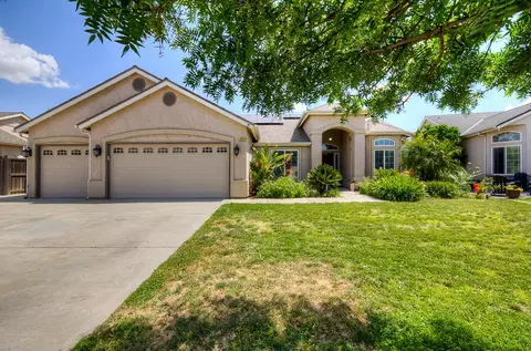 2267 Lorena Ave, Sanger, CA 93657