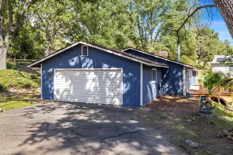 48220 White Oak Dr, Oakhurst, CA 93644