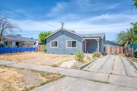 4487 E Bend Ave, Fresno, CA 93702