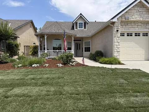 1204 N Leila St, Visalia, CA 93291