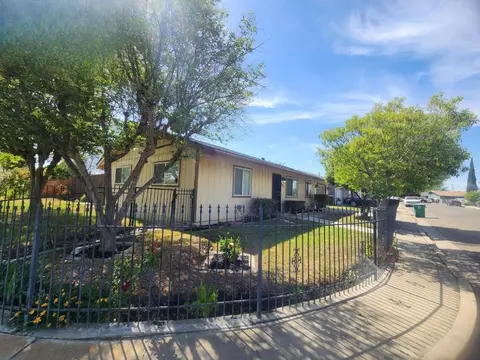 1933 Tri Circle Dr, Firebaugh, CA 93622