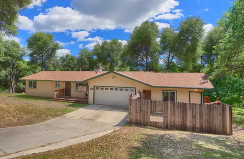 51864 Mountain Quail Pl, Oakhurst, CA 93644