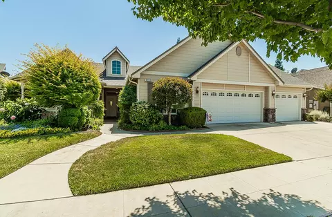 370 Trenton Ave, Clovis, CA 93619
