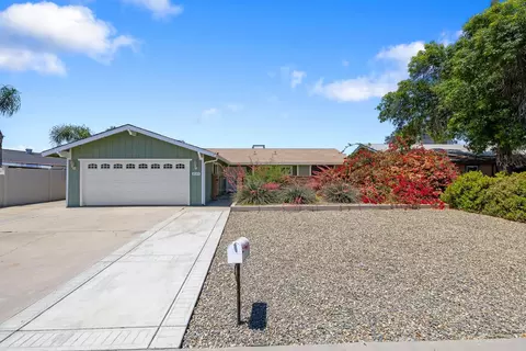 2141 Akers St, Visalia, CA 93277