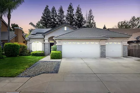 2871 E Ryan Ln, Fresno, CA 93720