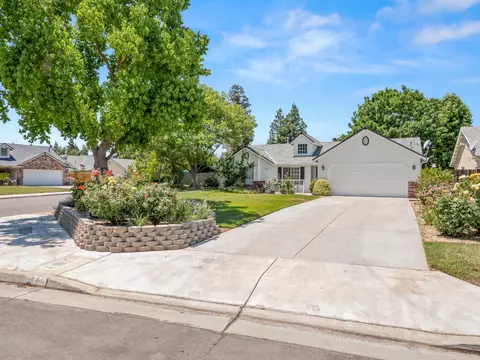 6185 N Milburn Ave, Fresno, CA 93722