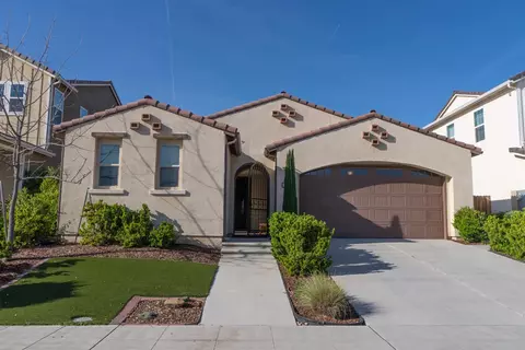 385 Fir St W, Madera, CA 93636 photo 1