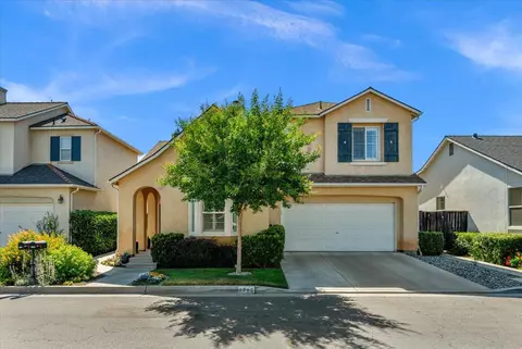 1780 N Avignon Ln, Clovis, CA 93619