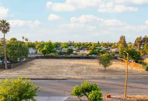 2214 W Hedges Ave, Fresno, CA 93728