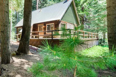 1140 Pine St, Fish Camp, CA 93623