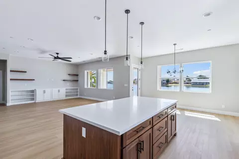 8385 Lake Shore Dr, Chowchilla, CA 93610