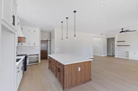 8440 Lake Shore Dr, Chowchilla, CA 93610