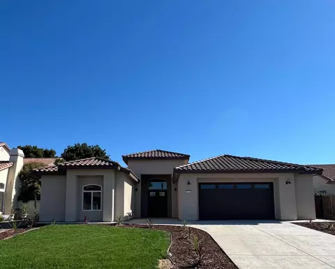 8440 Lake Shore Dr, Chowchilla, CA 93610