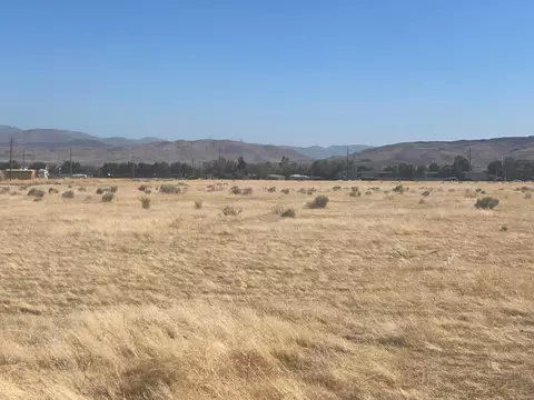 12 Avenue P8 E, Palmdale, CA 93550