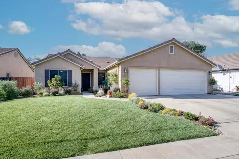 2602 E Pryor Dr, Fresno, CA 93720