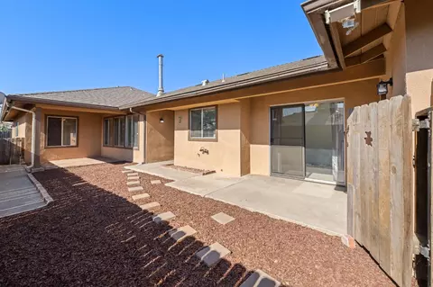 2407 W Carmen Ave, Fresno, CA 93728