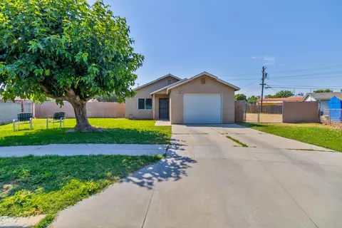 829 W Woodward Ave, Fresno, CA 93706