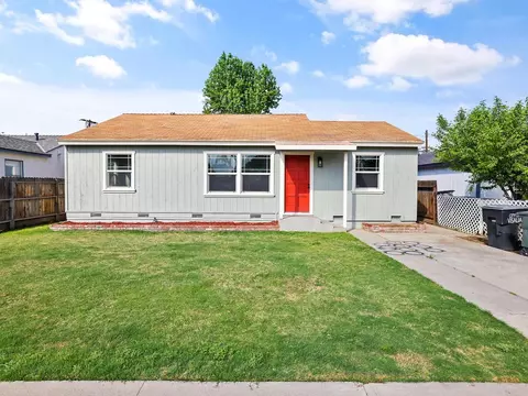 901 S S Burke St, Visalia, CA 93292