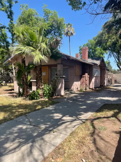 219 E Dennett Ave, Fresno, CA 93728