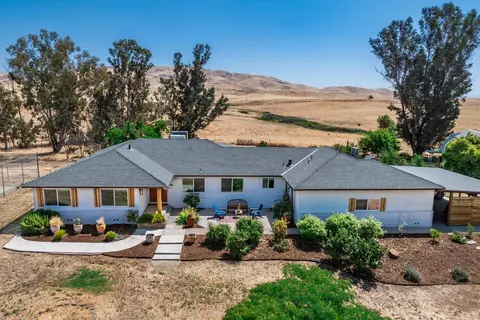 12194 N Armstrong Ave, Clovis, CA 93619