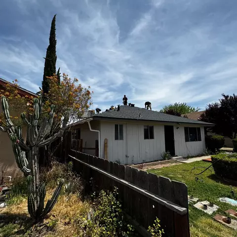 421 N H St, Madera, CA 93637