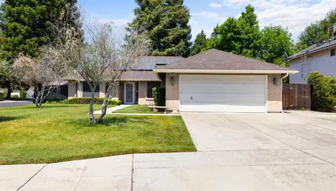 685 N Claremont Ave, Clovis, CA 93611